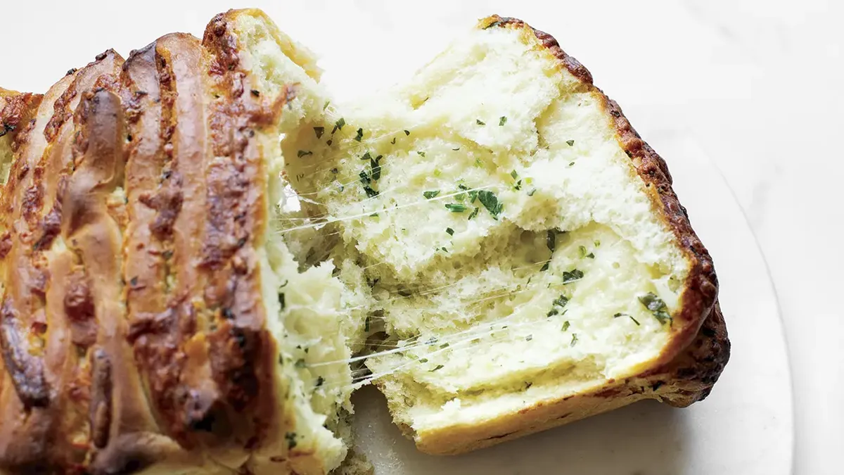 Cheesy Garlic Pull-Apart Bread